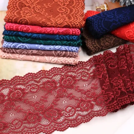 2 Métres de dentelle florale pour la confection de robes